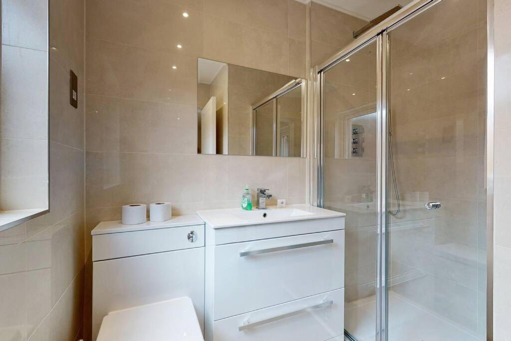 Elegant 2Bed Flat 10Min To Wimbledon Tennis Courts Londra Exterior foto
